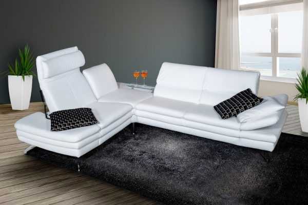 Белый цвет может оказаться непрактичным для дивана