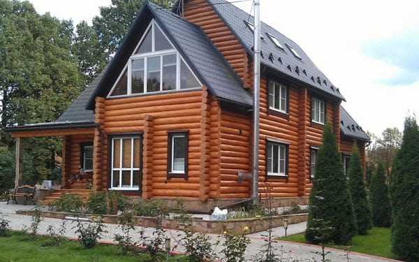 Бревенчатый деревянный дом