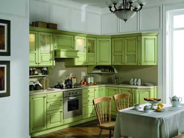 Использование светло-зеленых фасадов на кухне