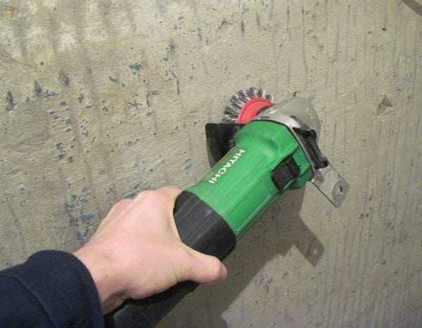 Механический метод удаления краски с бетона