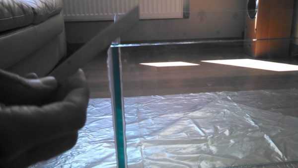 Обработка швов при склейке стекол