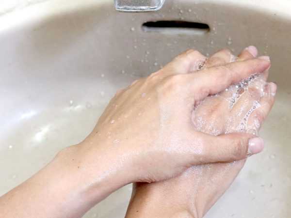 Отмывание средства с рук