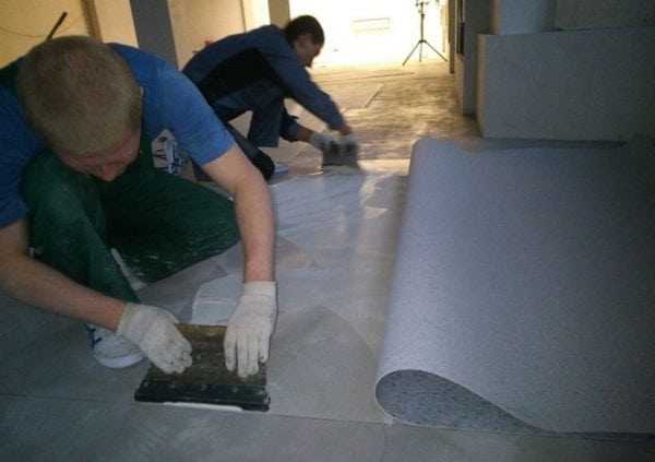 Укладка напольного покрытия на бетонную стяжку
