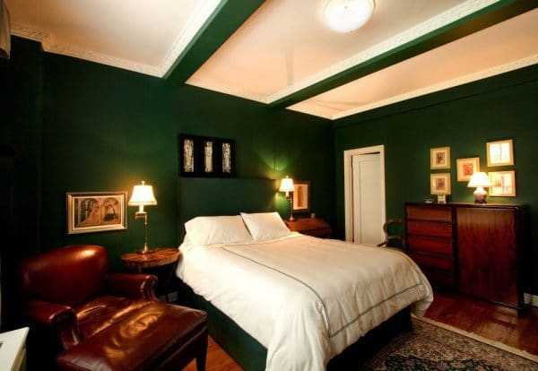 Спальня в темно-зеленом цвете