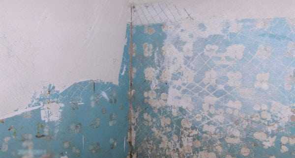 Стена со старой краской