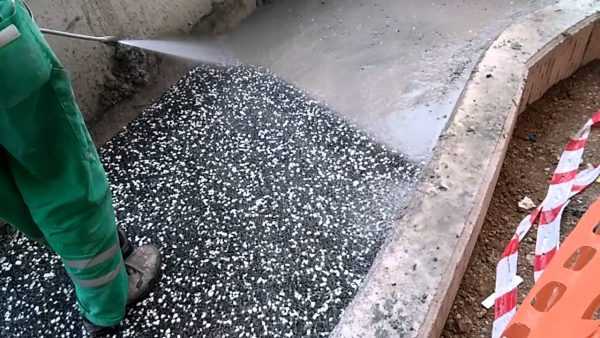 Вымывание бетона струей воды