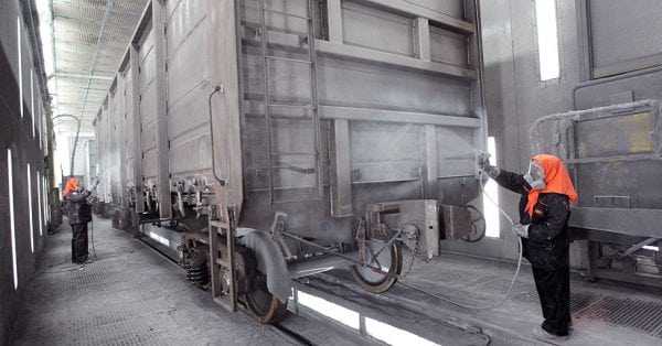 Использование лака ХС-76 для защиты грузовых вагонов